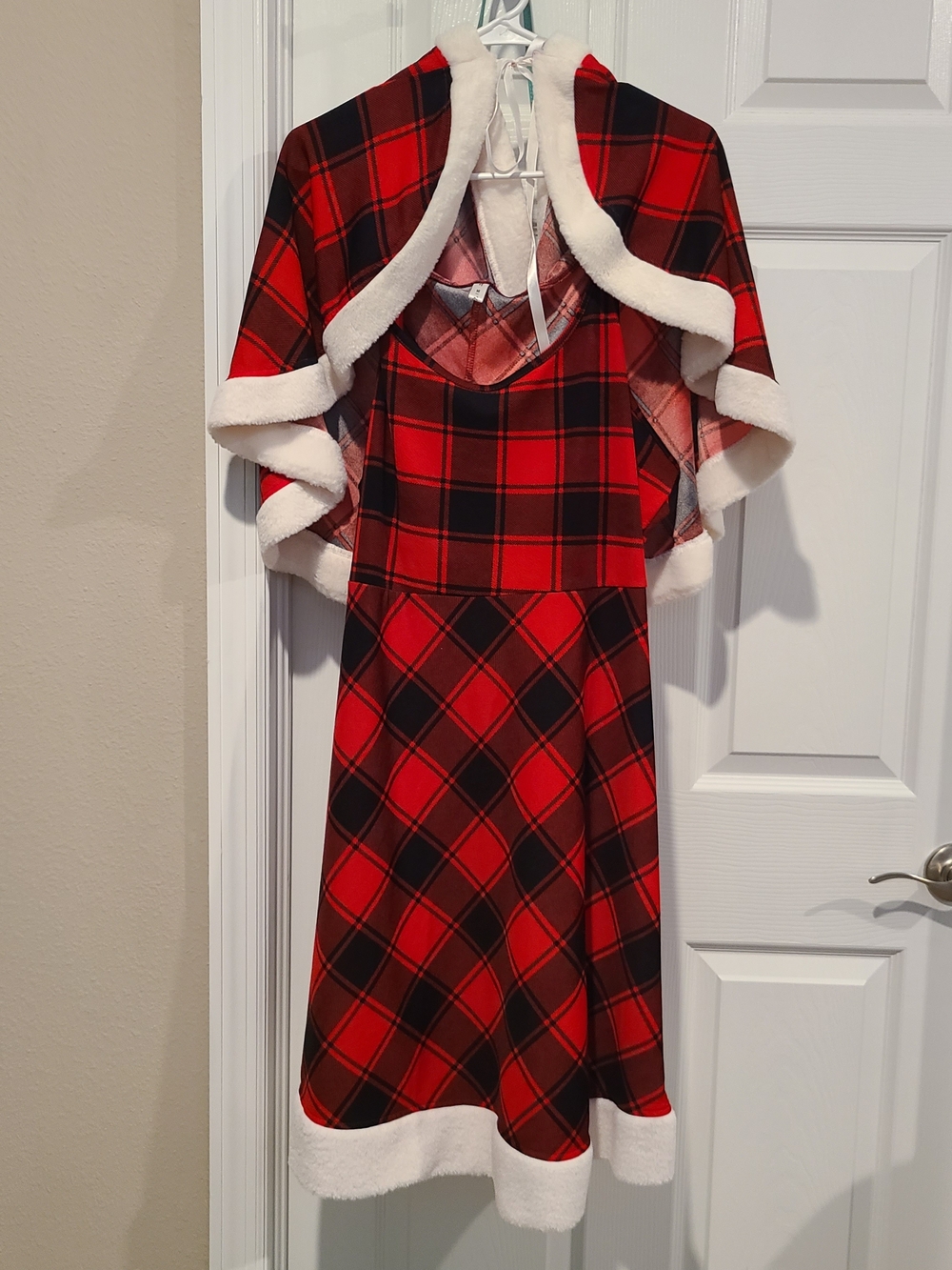 RoseGal EUC Red and Black Plaid Holiday Dress with Fur-Trim Cape, 3X